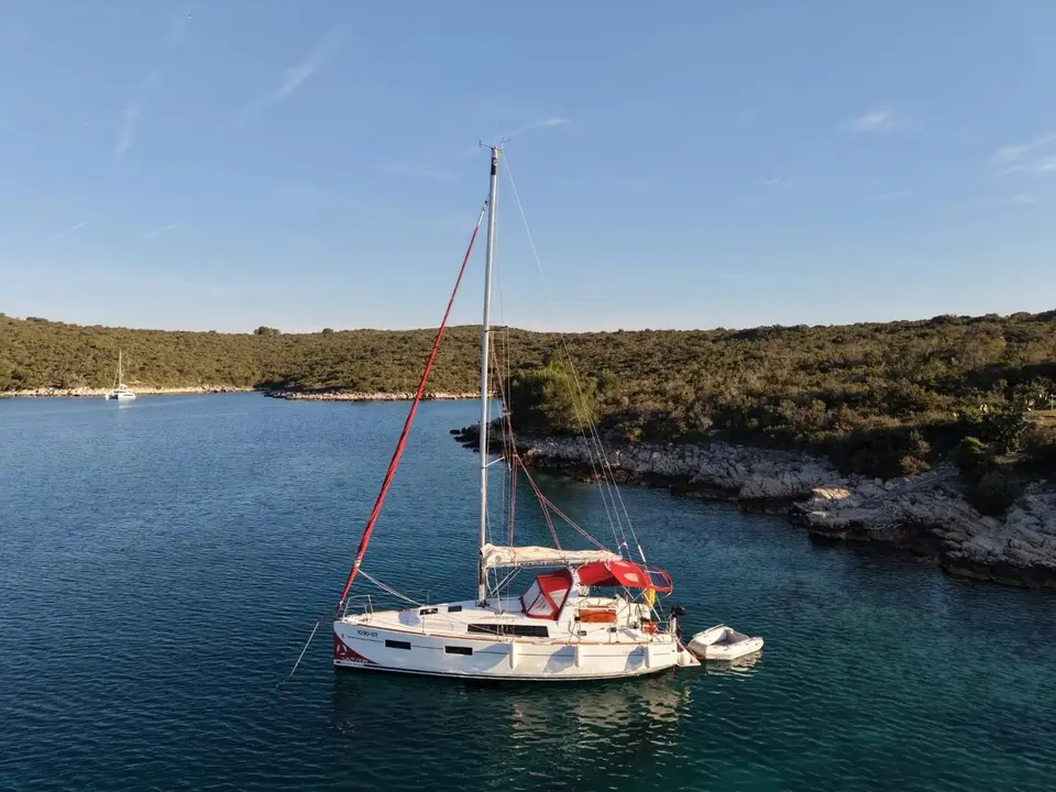 Oceanis 35