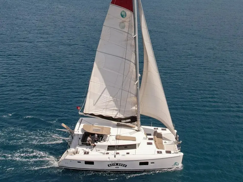 Lagoon 421