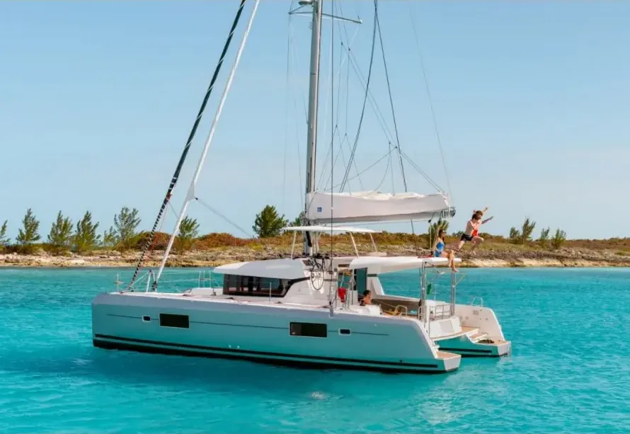 Lagoon 42 (2017)